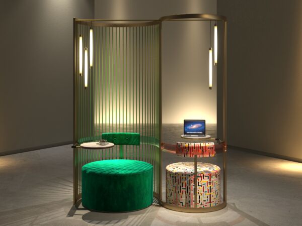 struttura in ottone con poltroncine